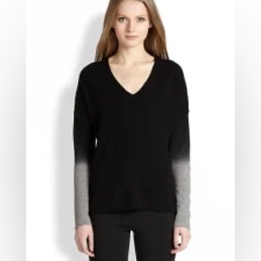 $400 Duffy Cashmere ombré sleeved black v neck Sweater - M